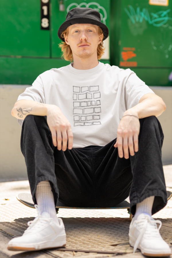 Herr mit MIR Shirt